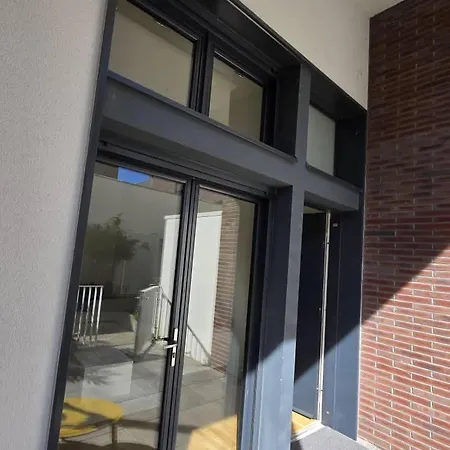 3 Bright Rooms, 2 Bathrooms, 10 Minutes From Paris Asnières