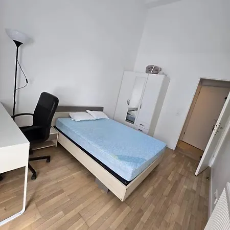 Apartment 3 Bright Rooms, 2 Bathrooms, 10 Minutes From Paris Asnières
